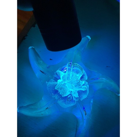 Vtg. Art Glass STARFISH Paperweight Clear, Bubbles, Blue , GLOWS in The Dark - Picture 11 of 11